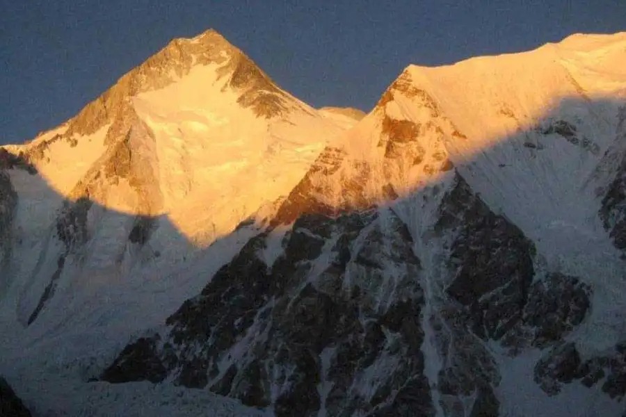 Gasherbrum I (8,068m) Expedition